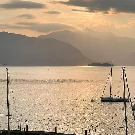 Appartement Romantic Attic Retreat With Panoramic Terrace, Steps From The *