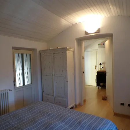 Romantic Attic Retreat With Panoramic Terrace, Steps From The