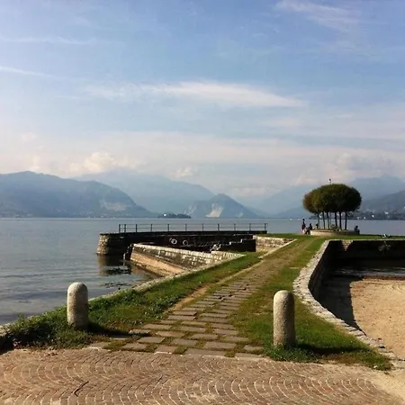 Romantic Attic Retreat With Panoramic Terrace, Steps From The *