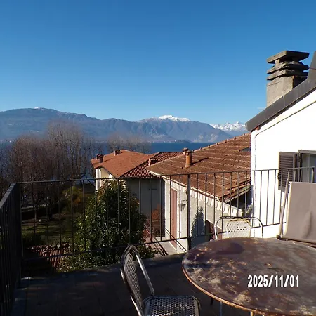 Romantic Attic Retreat With Panoramic Terrace, Steps From The Apartment