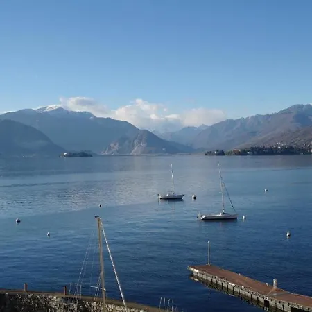 Romantic Attic Retreat With Panoramic Terrace, Steps From The Apartment Cerro (Laveno-Mombello)