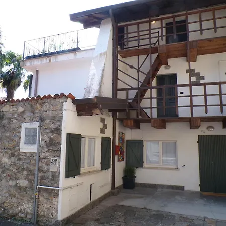Romantic Attic Retreat With Panoramic Terrace, Steps From The Cerro (Laveno-Mombello)