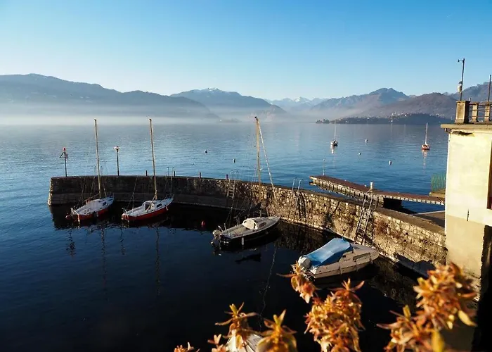 Romantic Attic Retreat With Panoramic Terrace, Steps From The Apartament