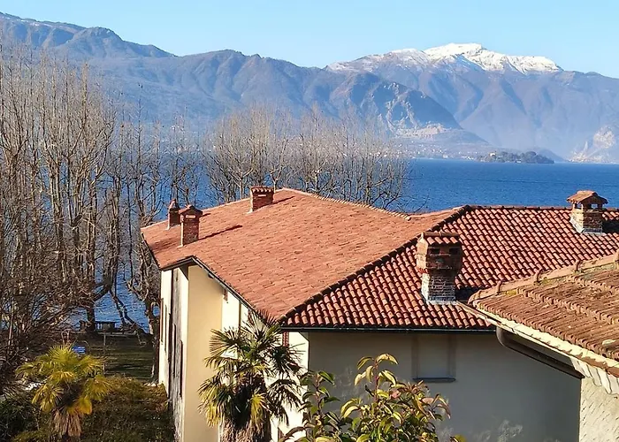 Romantic Attic Retreat With Panoramic Terrace, Steps From The Apartament Cerro (Laveno-Mombello)