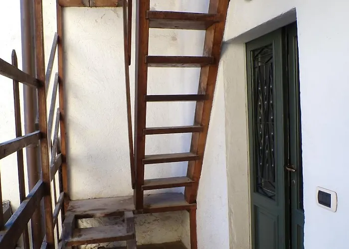 Romantic Attic Retreat With Panoramic Terrace, Steps From The Апартаменты *