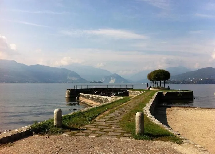 Romantic Attic Retreat With Panoramic Terrace, Steps From The *